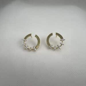 Pendientes de plata chapados en oro amarillo circulos con circonitas .