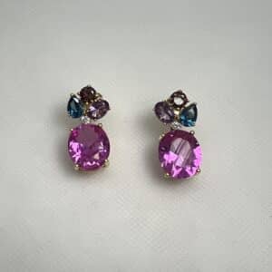 Pendientes de plata chapada en oro amarillo con circonitas de colores.