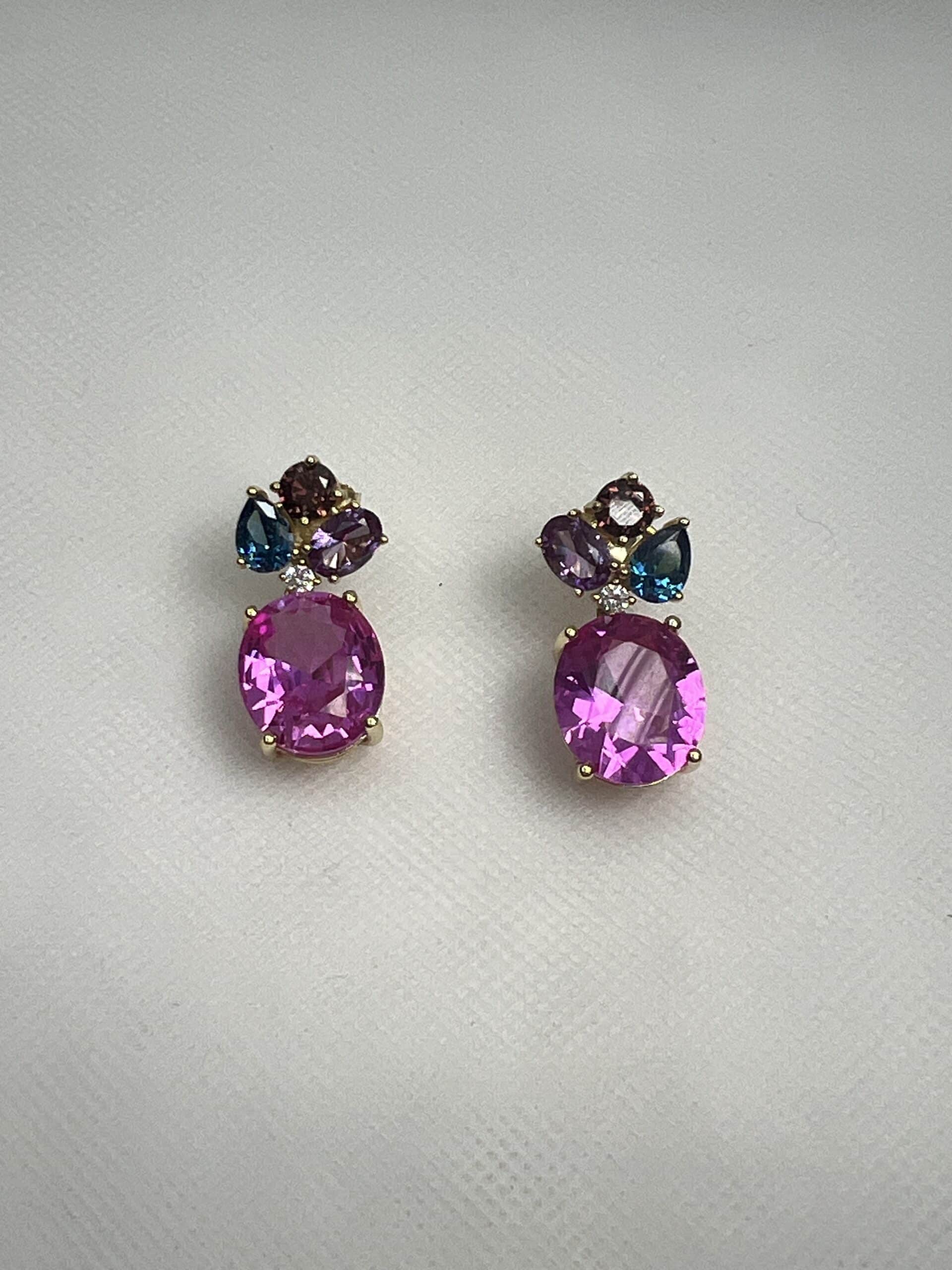 Pendientes de plata chapada en oro amarillo con circonitas de colores.