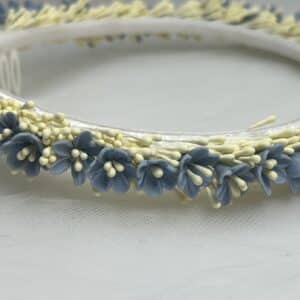 Diadema de flores y pistilos de porcelana