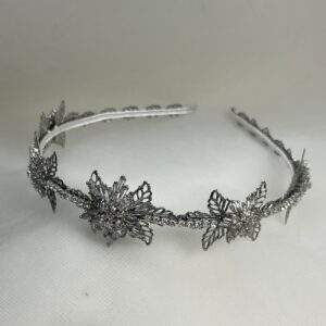 tocado de diadema de metal plateado con hojas y adornos de strass