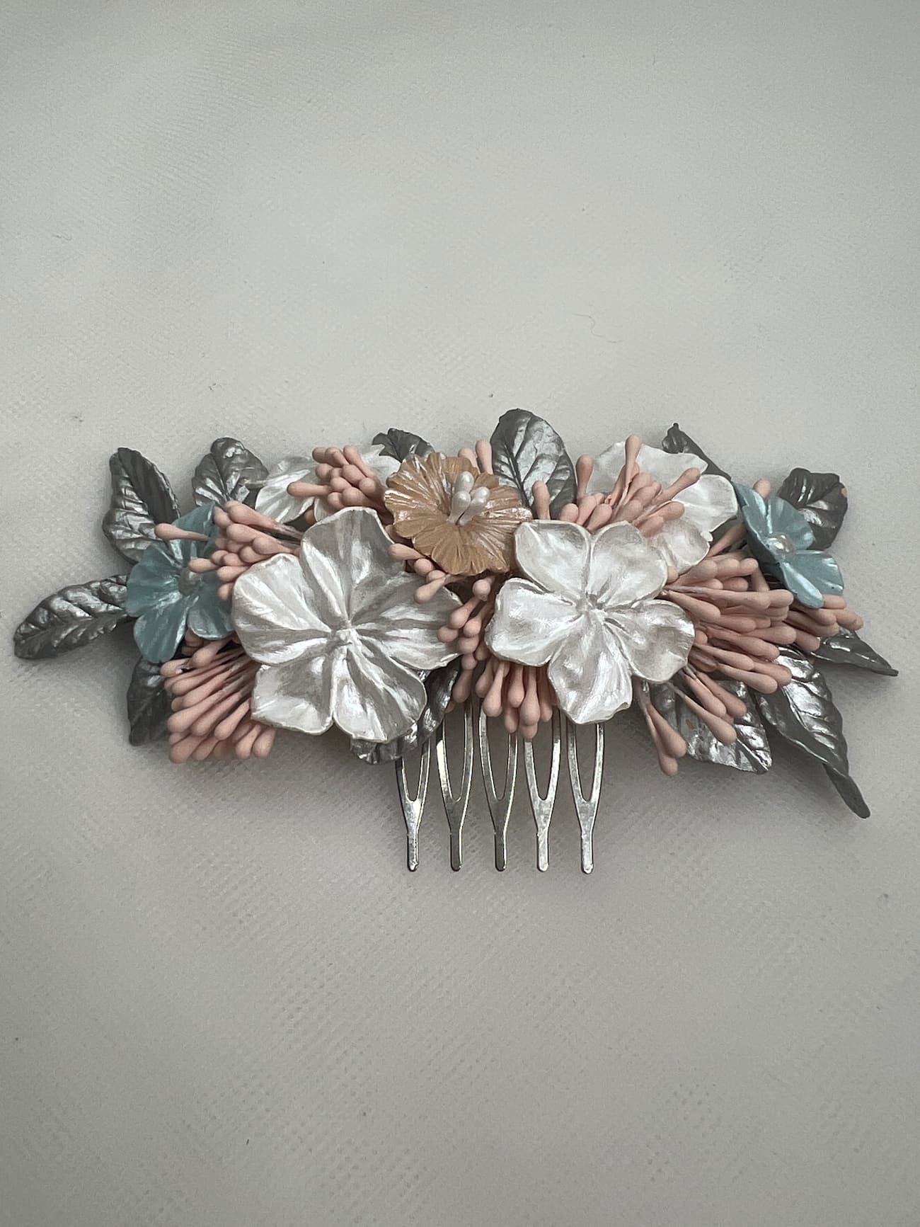 tocado de flores de porcelana colores pastel